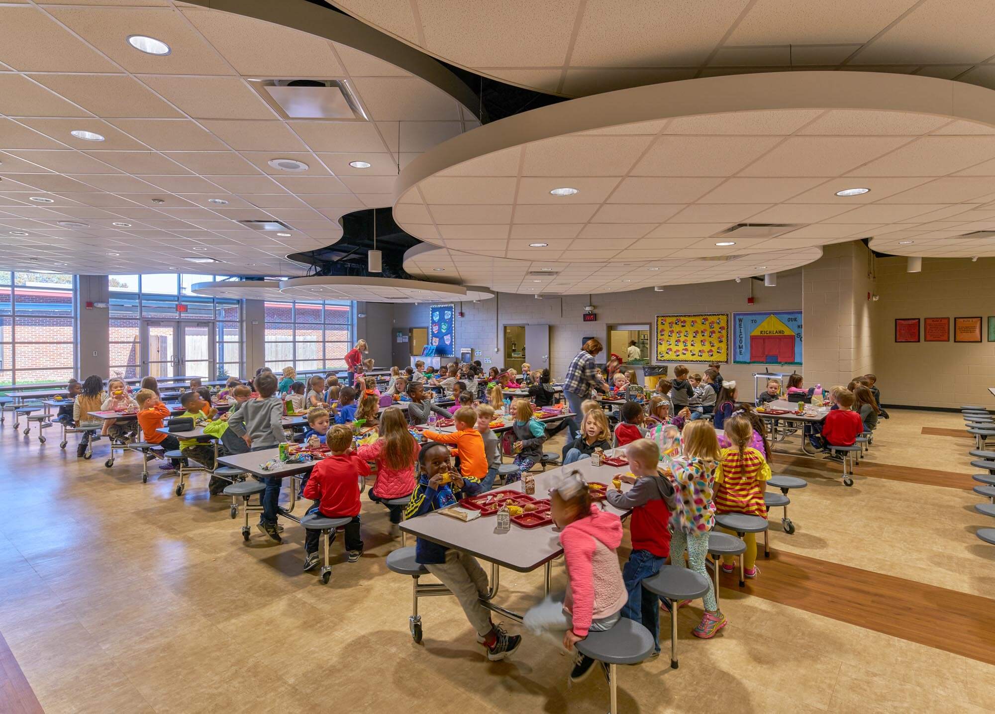 Students eating lunch in Richland Elementary cafeteria with teachers supervising